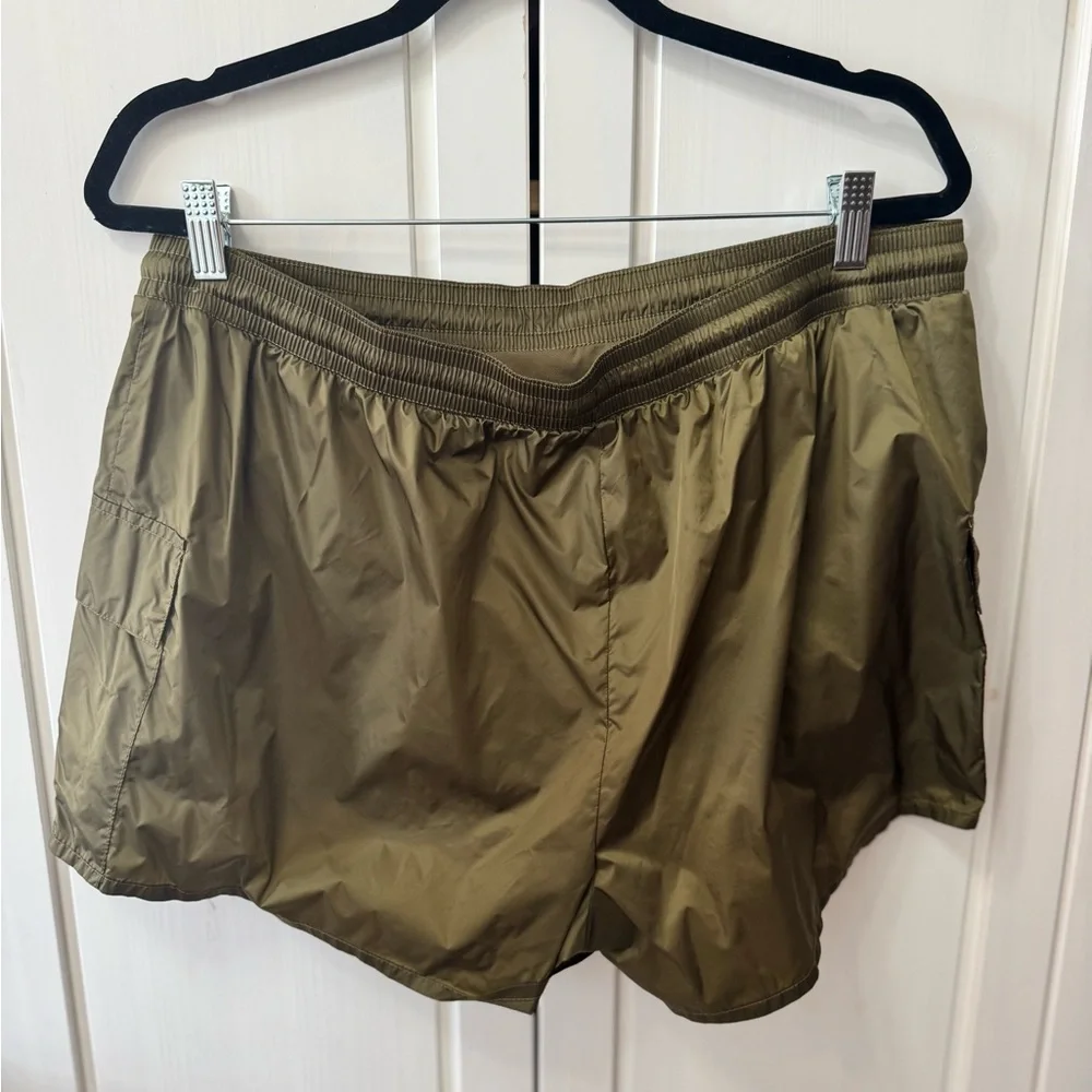 Offline by Aerie nylon cargo shorts in olive green - Picture 3 of 8